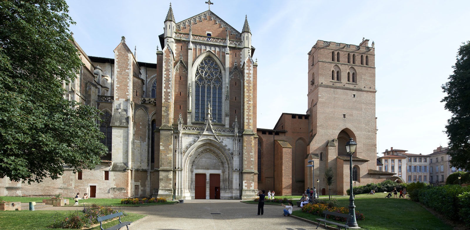 Cathedrale et Place st etienne